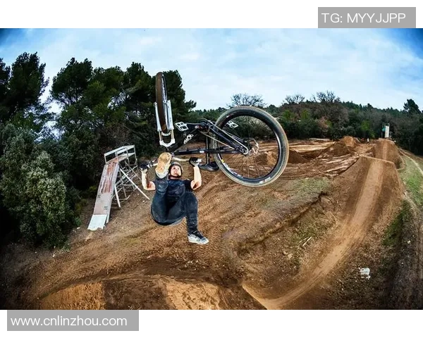 足球巨星极限挑战集锦 赛场内外的巅峰对决与突破 足球巨星极限挑战集锦 赛场内外的巅峰对决与突破