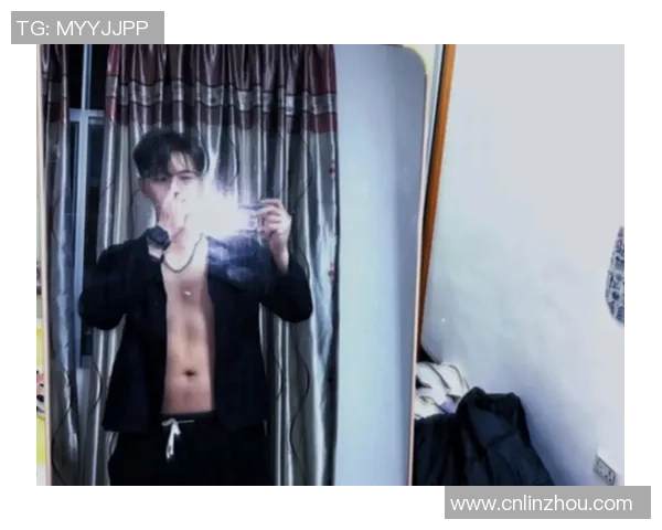 足球帅哥球星腹肌曝光 健美身材引领体育圈新潮流