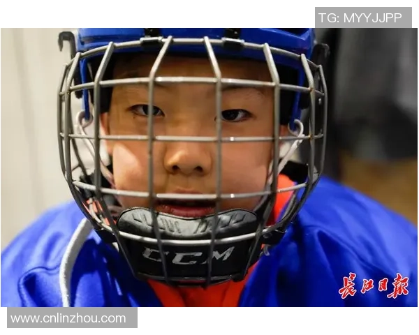 足球明星跨界挑战冰球场极限对决全新运动碰撞引发热议